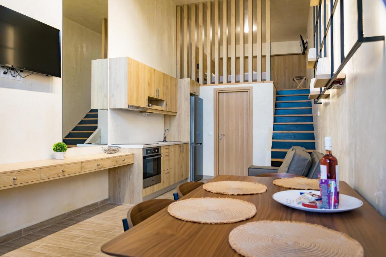 Remezzo Luxury Apartment Koróni
